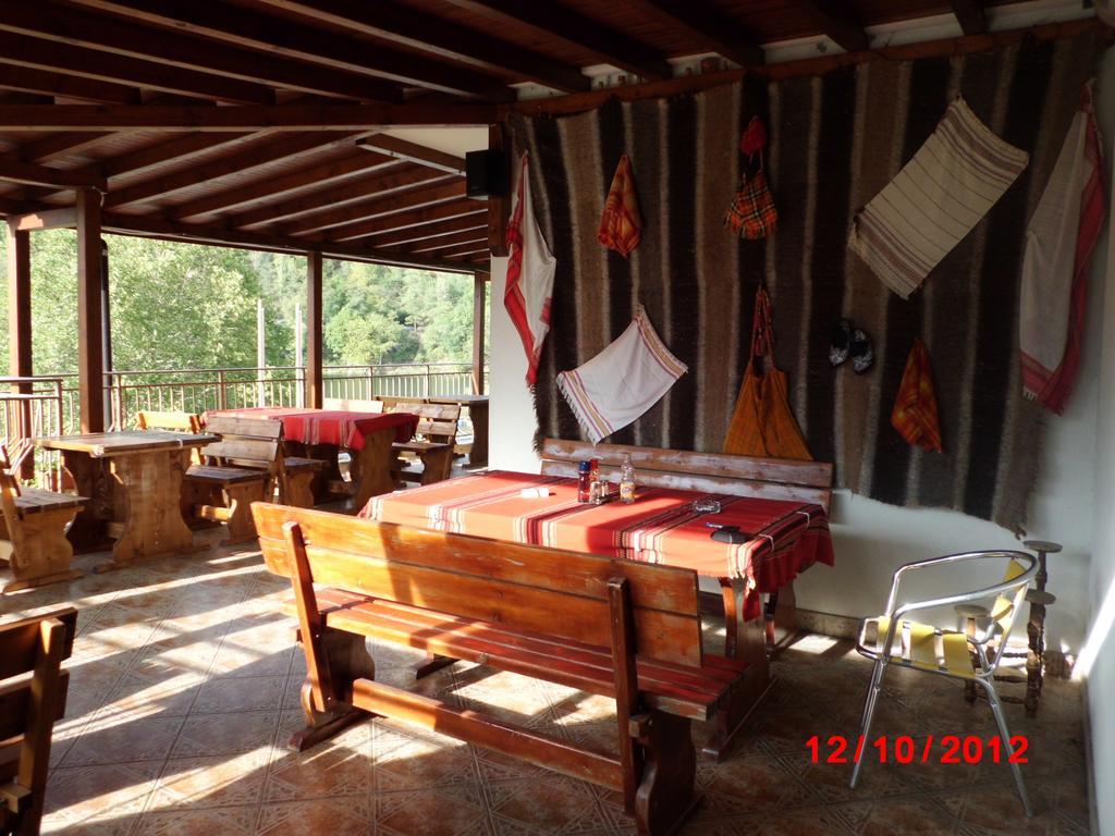 Семеен Хотел Кристал Smolyan Bagian luar foto