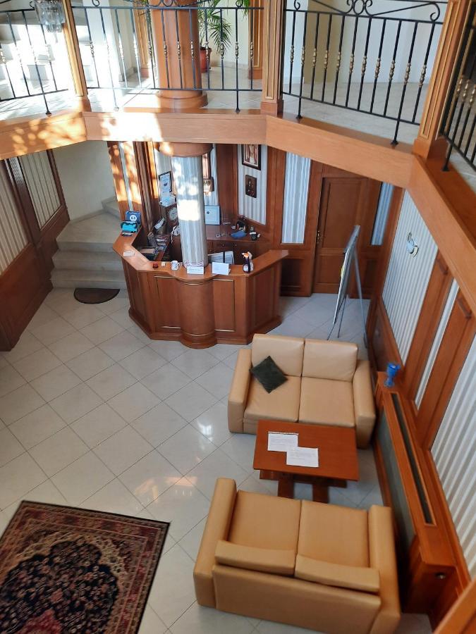 Семеен Хотел Кристал Smolyan Bagian luar foto