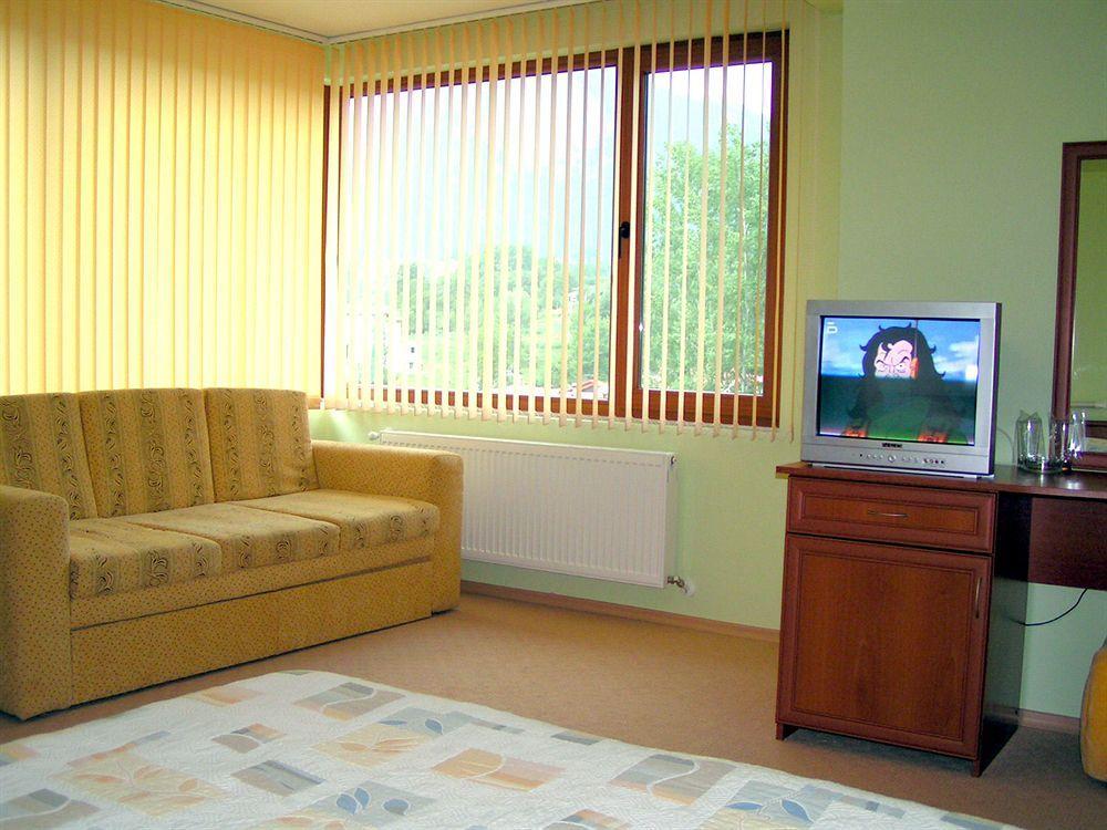 Семеен Хотел Кристал Smolyan Bagian luar foto